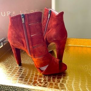 Pura Lopez Suede heels, Size EU40 Made in Spain 👠 Retail $370